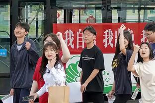 Tôn Minh Huy&Du Trạch Thần tại hiện trường fan hâm mộ góc nhìn: Tôn Minh Huy miệng phun hương thơm&cho người sau một khuỷu tay